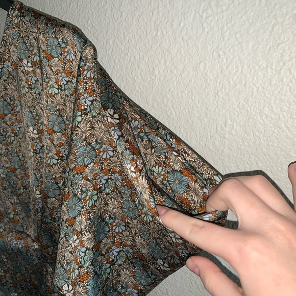 Floral wrap blouse - Picture 3 of 3